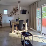 1 Bedroom Cozy In