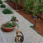 1 Bedroom Cozy In Appartement *