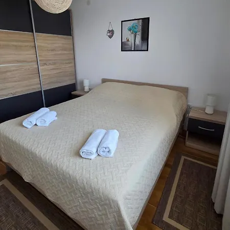 1 Bedroom Cozy In Appartement *